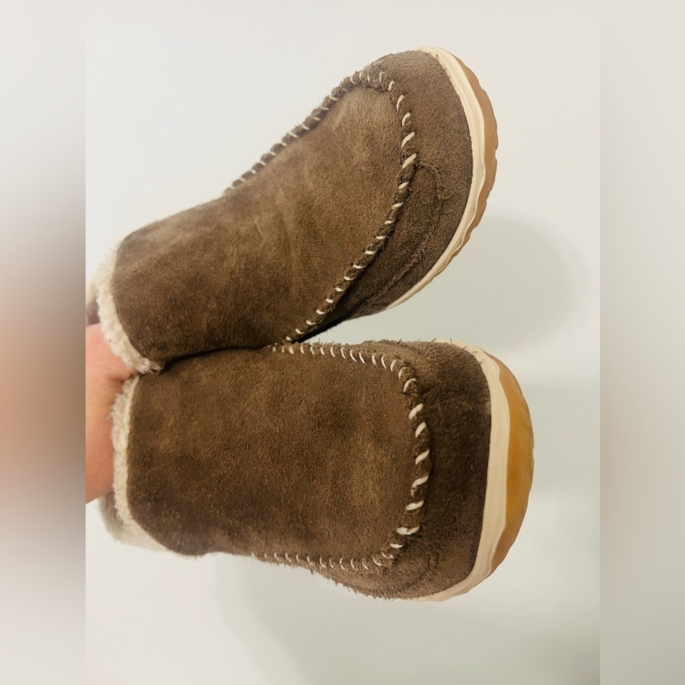 L.L. Bean Women's Size 7 Brown Suede Shearling-Lined Slipper Boots - Picture 7 of 11